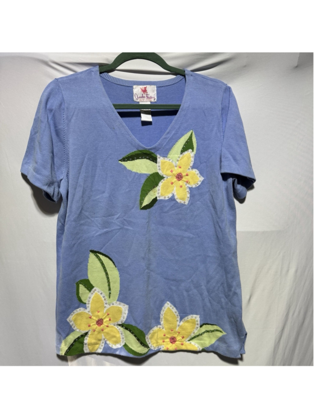 Quacker Factory Embroidered Floral Knit Short Sleeve Top Women's Size M Sequins